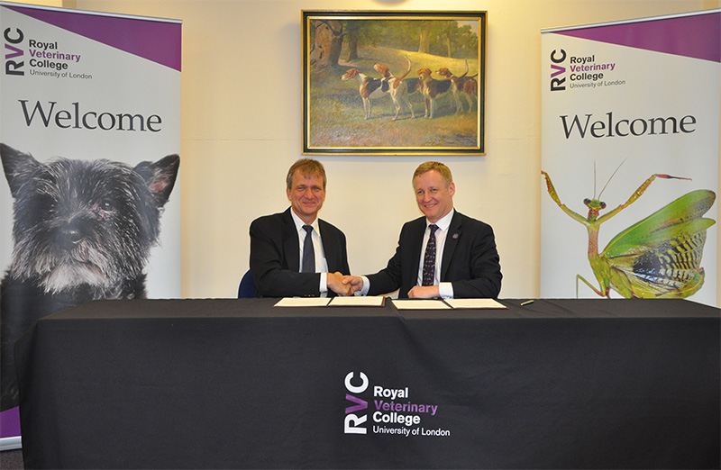 Professor Peter Preiser and Professor Stuart Reid shaking hands